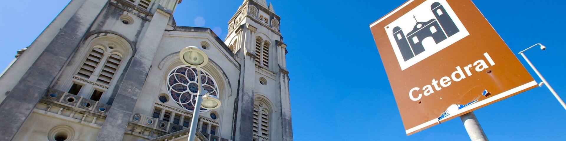 Se Cathedral which includes a church or cathedral and signage