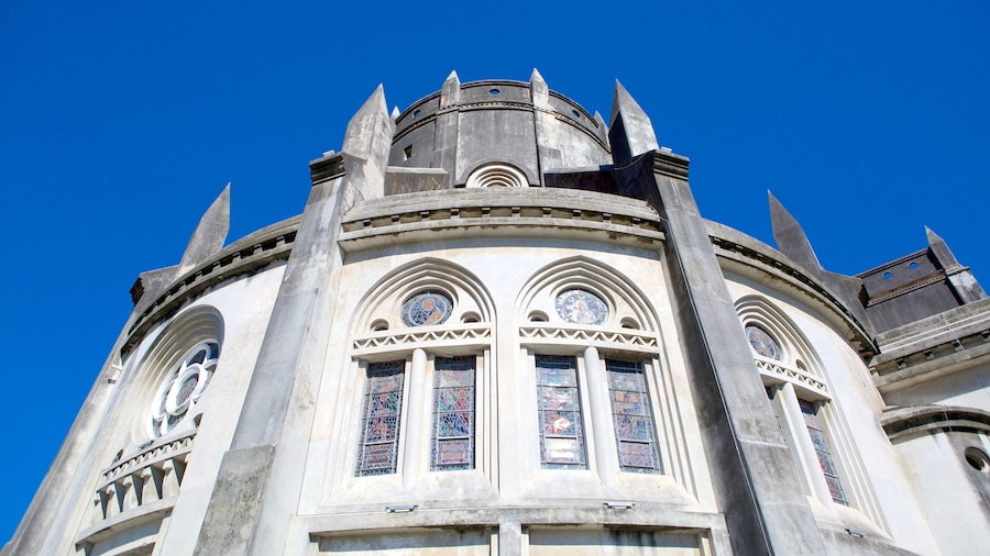 Se Cathedral which includes a church or cathedral
