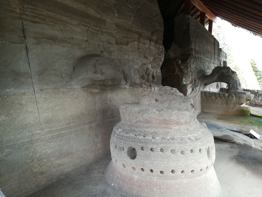 This is the entrance to House of Eagle Warriors, you can see the tongue of the serpent on the ground. Built in XVI bC, This temple is made of a monolith.