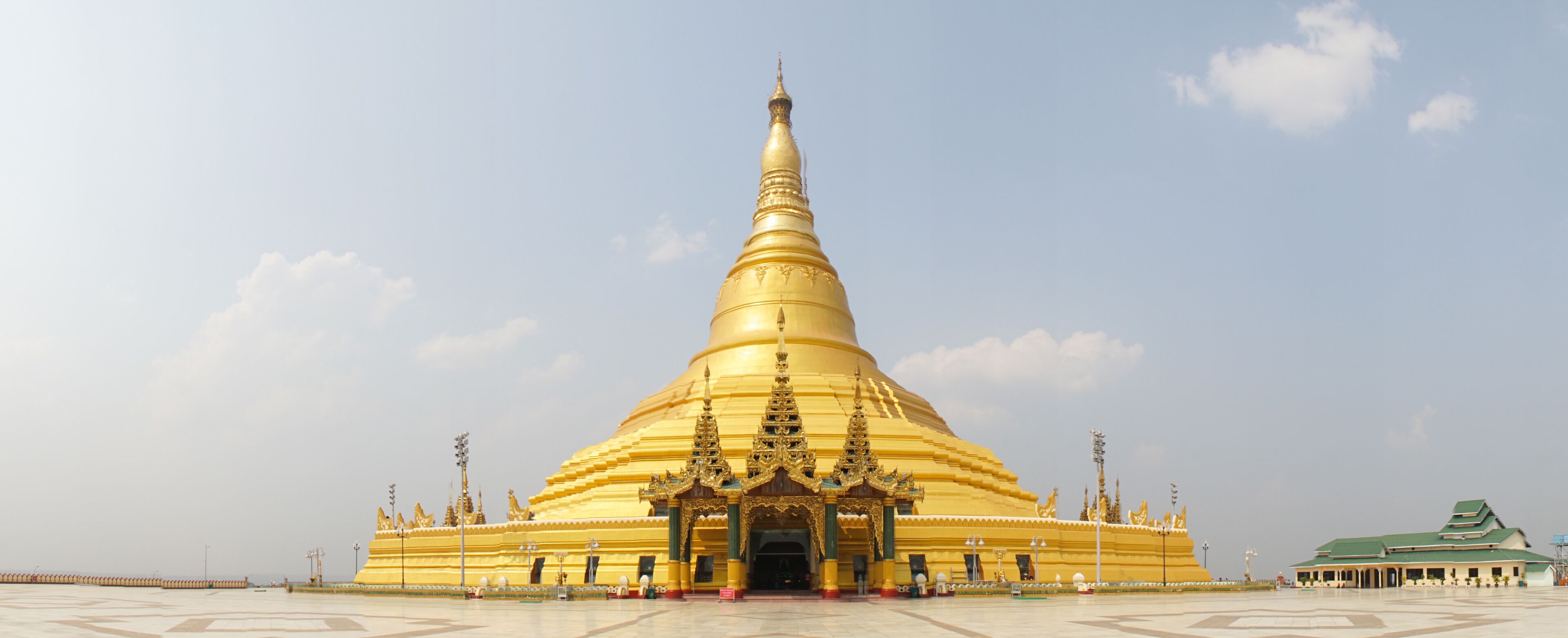 Golden Uppatasanti Pagoda Buddha Temple in Naypyidaw, Myanmar / Burma.