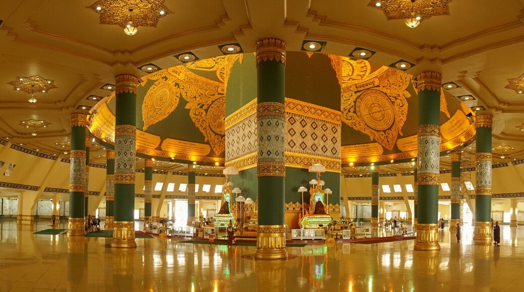 Golden Uppatasanti Pagoda Buddha Temple in Naypyidaw, Myanmar / Burma.