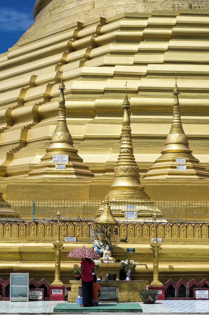 The tallest pagoda in Myanmar have seen several damages due to heart quakes over the years.Today are still visible some of the rests from the 1917 paya. According to the tradition, 2 of the Buddhas hair are hold inside the paya.
