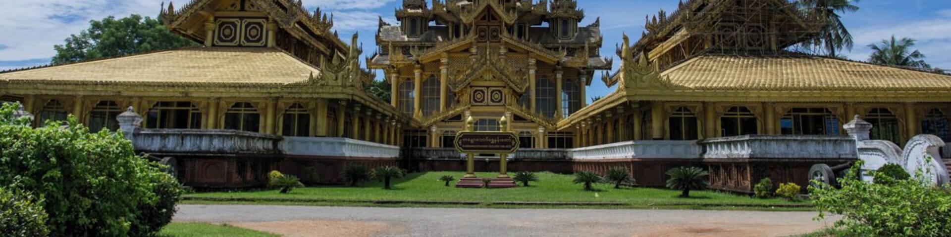 The original palace was destroy by a fire in 1566 and rebuilt just in 1990. Today is an archeological museum and, inside, you can see the remain of the original wooden structure. The newer decoration is a triumph of gold, made even more bright by the light that come trough the big windows. #architecture