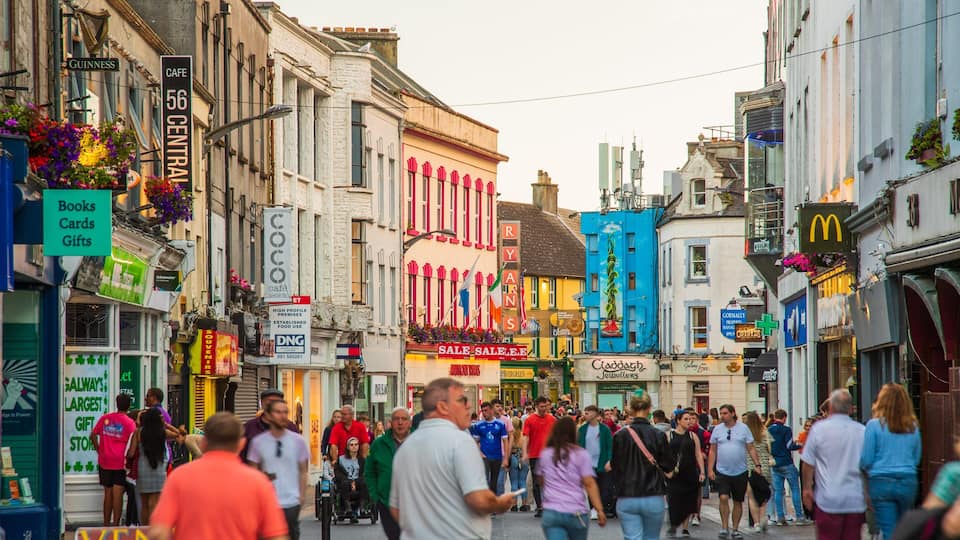Latin Quarter featuring a city and street scenes