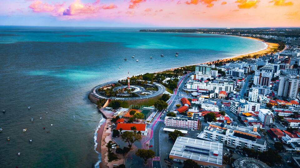 Cidade Litoral João Pessoa Paraíba Nordeste Brasil Praia Paisagem Tambau Hotel Arquitetura Mar Oceano Aéreo Por do Sol Drone Férias Turismo Turístico Verão Paradisíaco Cidade Urbano Azul Verde