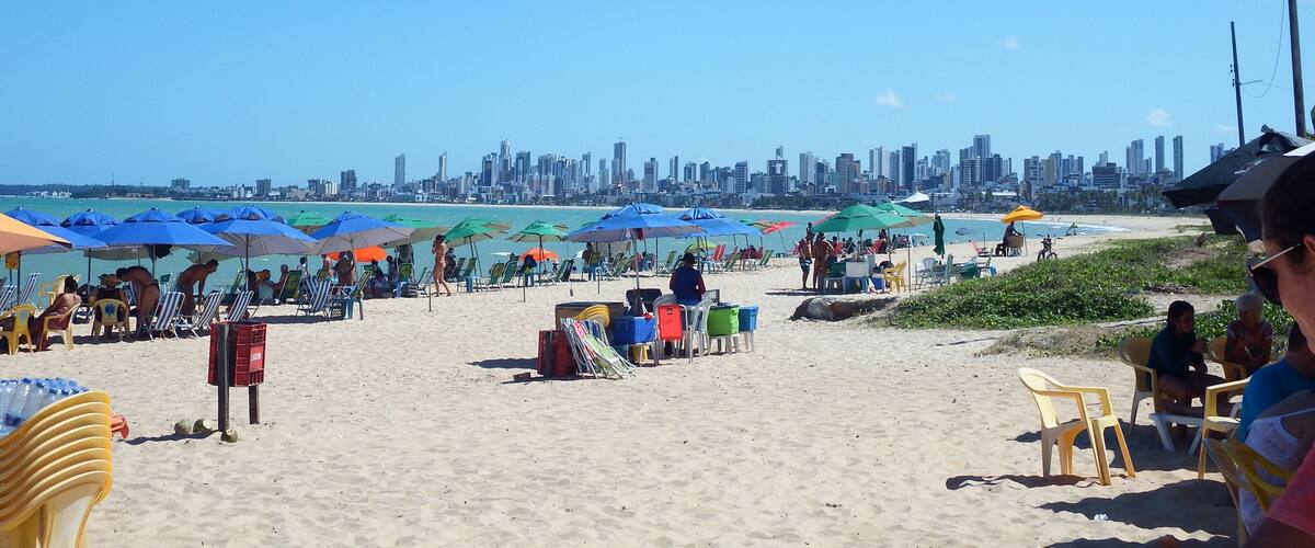 Praia de Tambaú na cidade de João Pessoa, na Paraíba, Brasil.