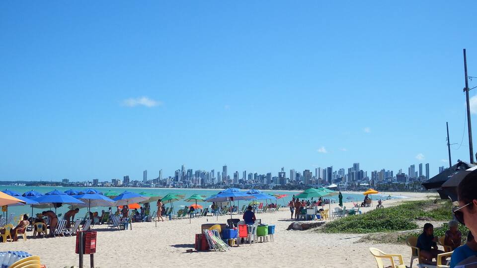 Praia de Tambaú na cidade de João Pessoa, na Paraíba, Brasil.