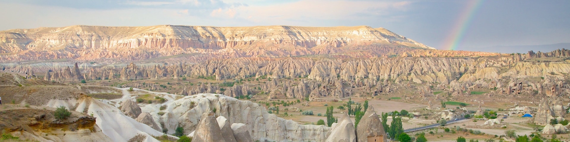 Sunset Point showing mountains
