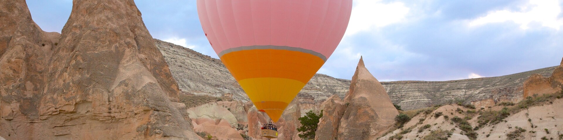 Rose Valley which includes a gorge or canyon, mountains and ballooning