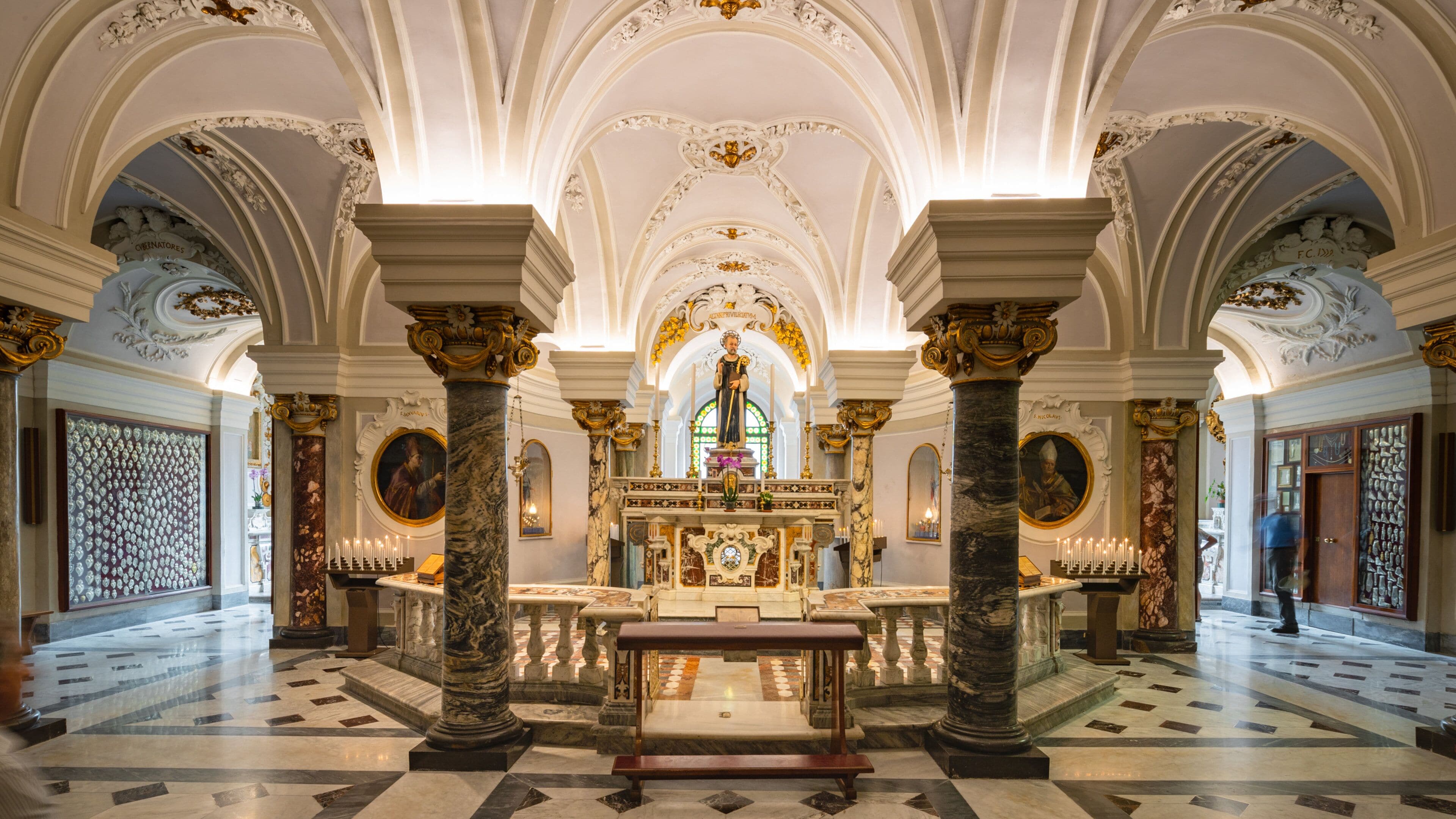 Basilica di Sant\'Antonio showing heritage elements, interior views and religious aspects