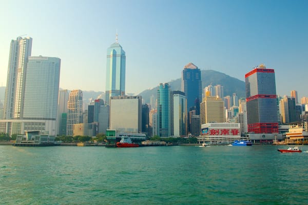 Victoria Harbour mettant en vedette baie ou port, ville et silhouettes urbaines