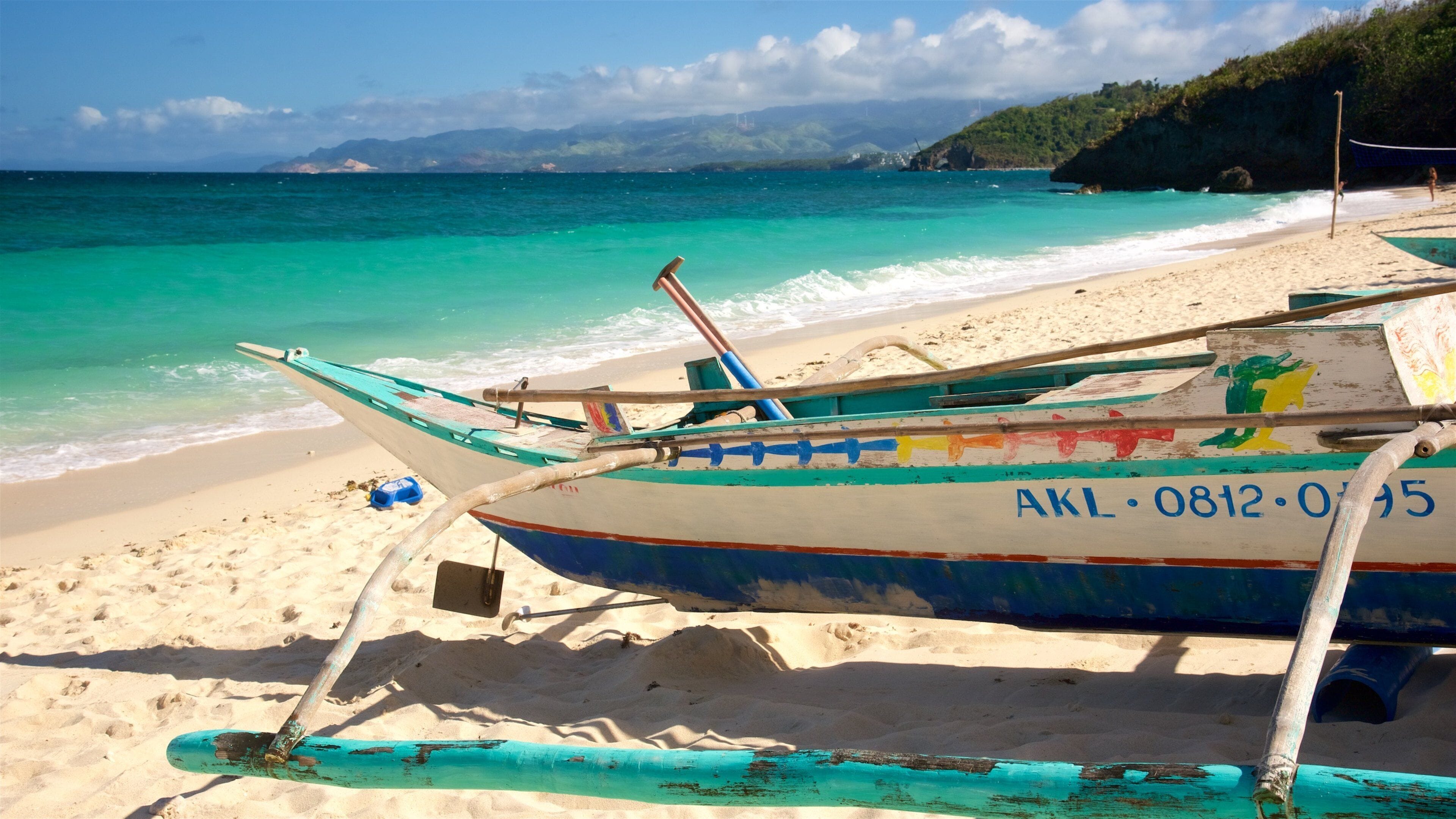 Ilig-Iligan Beach welches beinhaltet Sandstrand, Inselbilder und tropische Szenerien