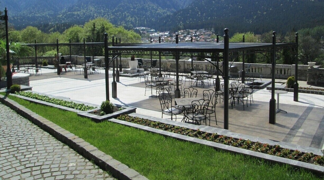 The patio at Cantacuzino Castle.