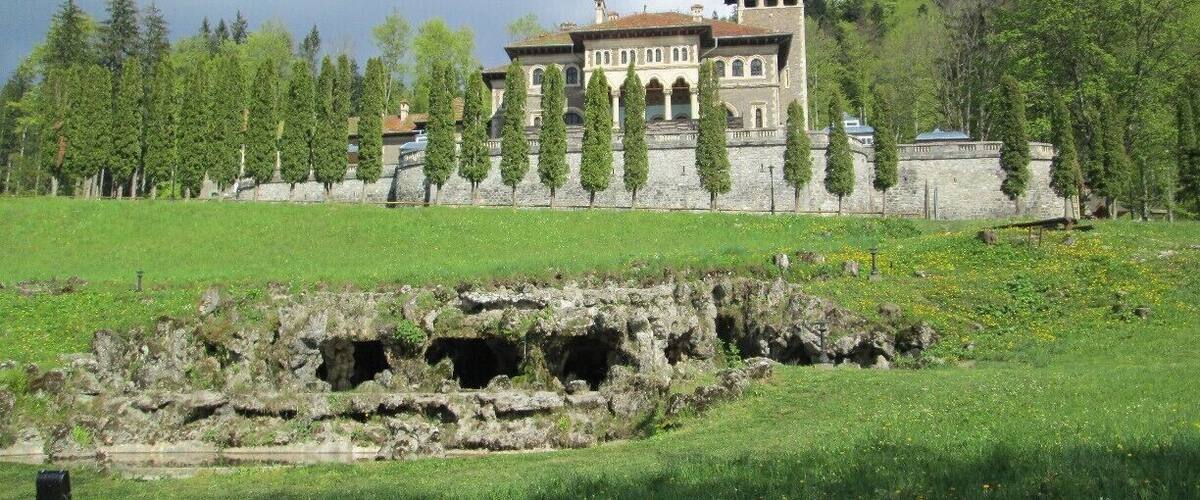 Gorgeous castle with a wonderful tour. You don't have to pay extra to take pictures here. Our guide spoke very good English and was a delightful company.