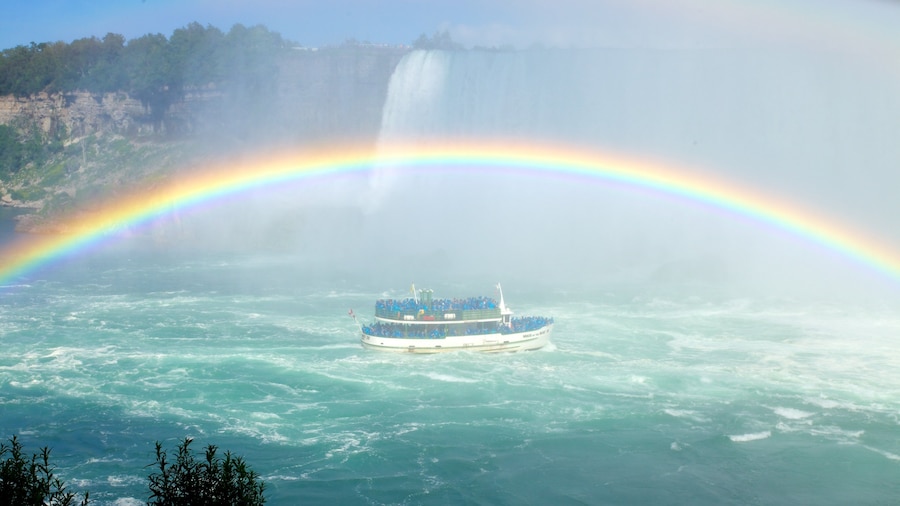 Excursión Journey Behind The Falls que incluye paseos en lancha, un ferry y un río o arroyo