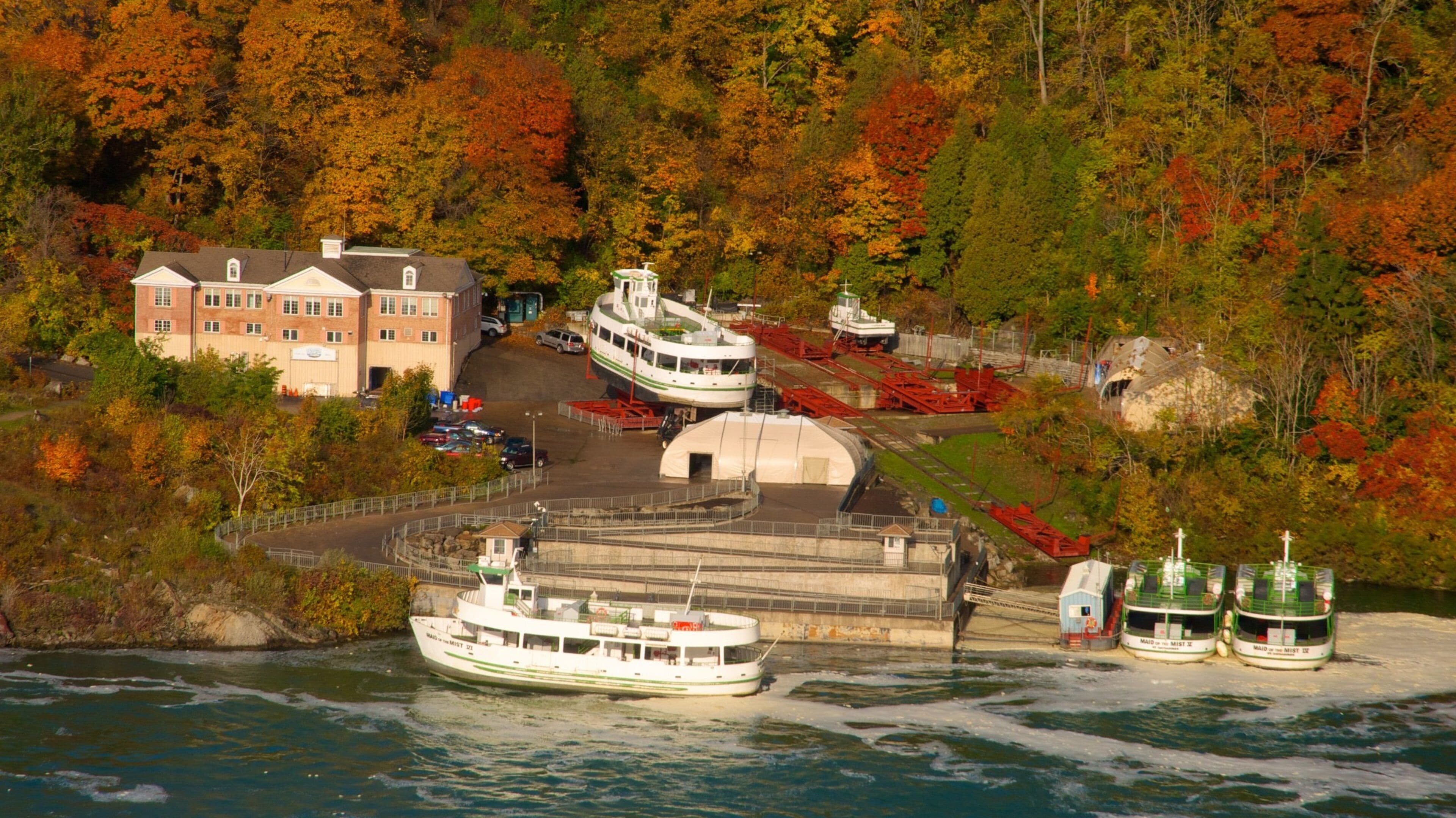 Maid of the Mist tại Trung tâm Niagara Falls | Expedia