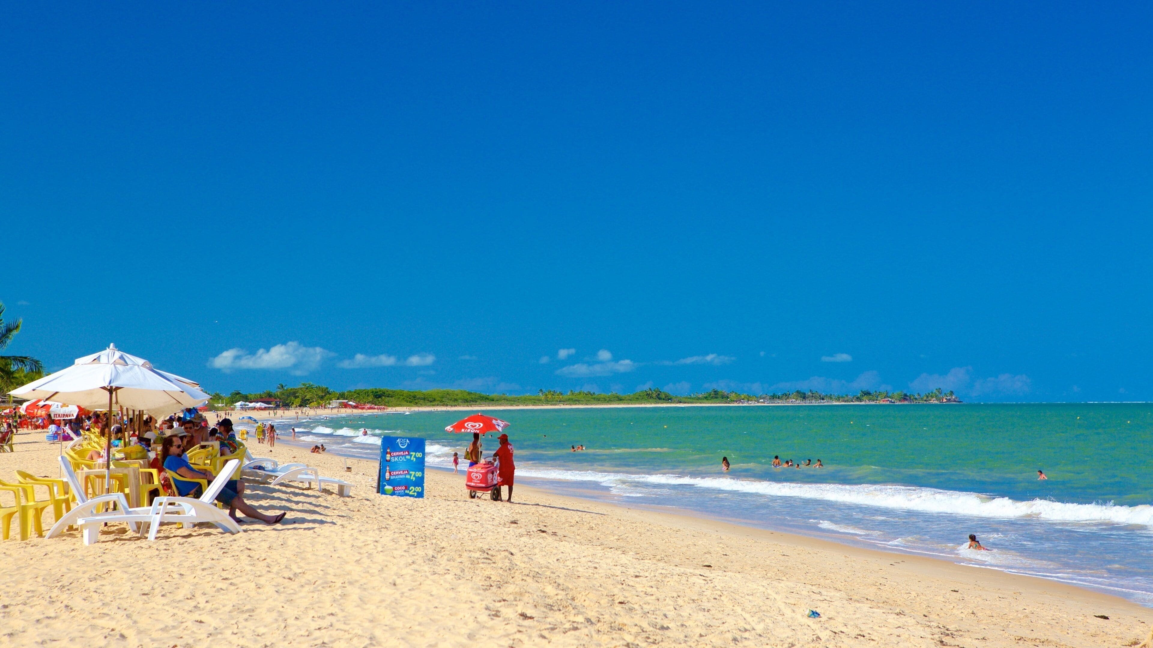 Taperapuan Beach showing a sandy beach and general coastal views as well as a large group of people