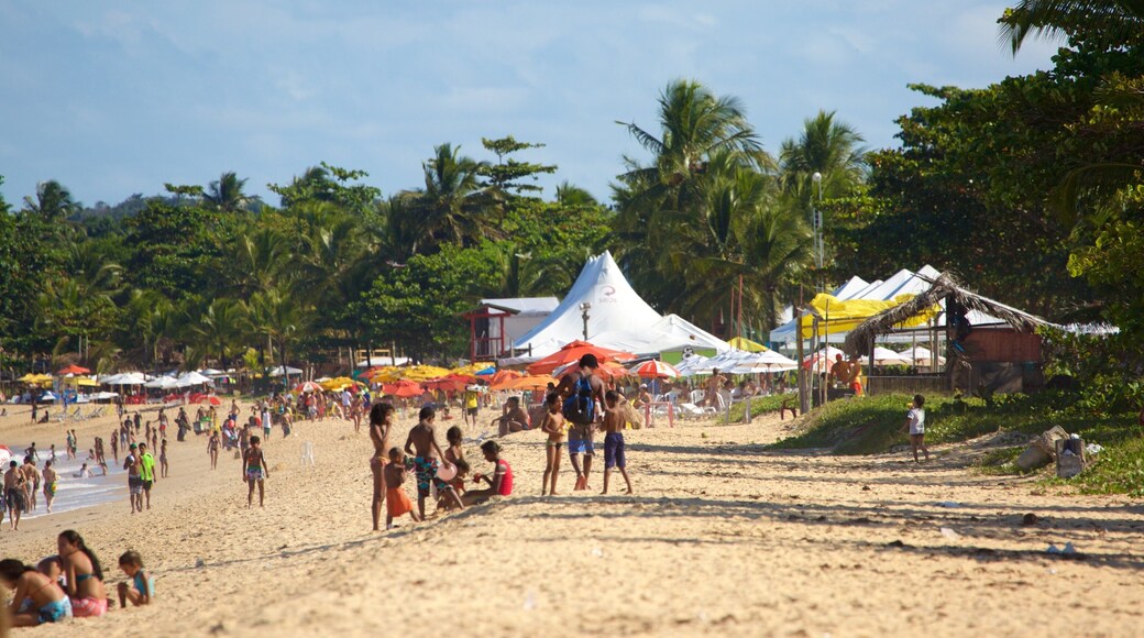 Taperapuan Beach showing general coastal views and a sandy beach as well as a large group of people