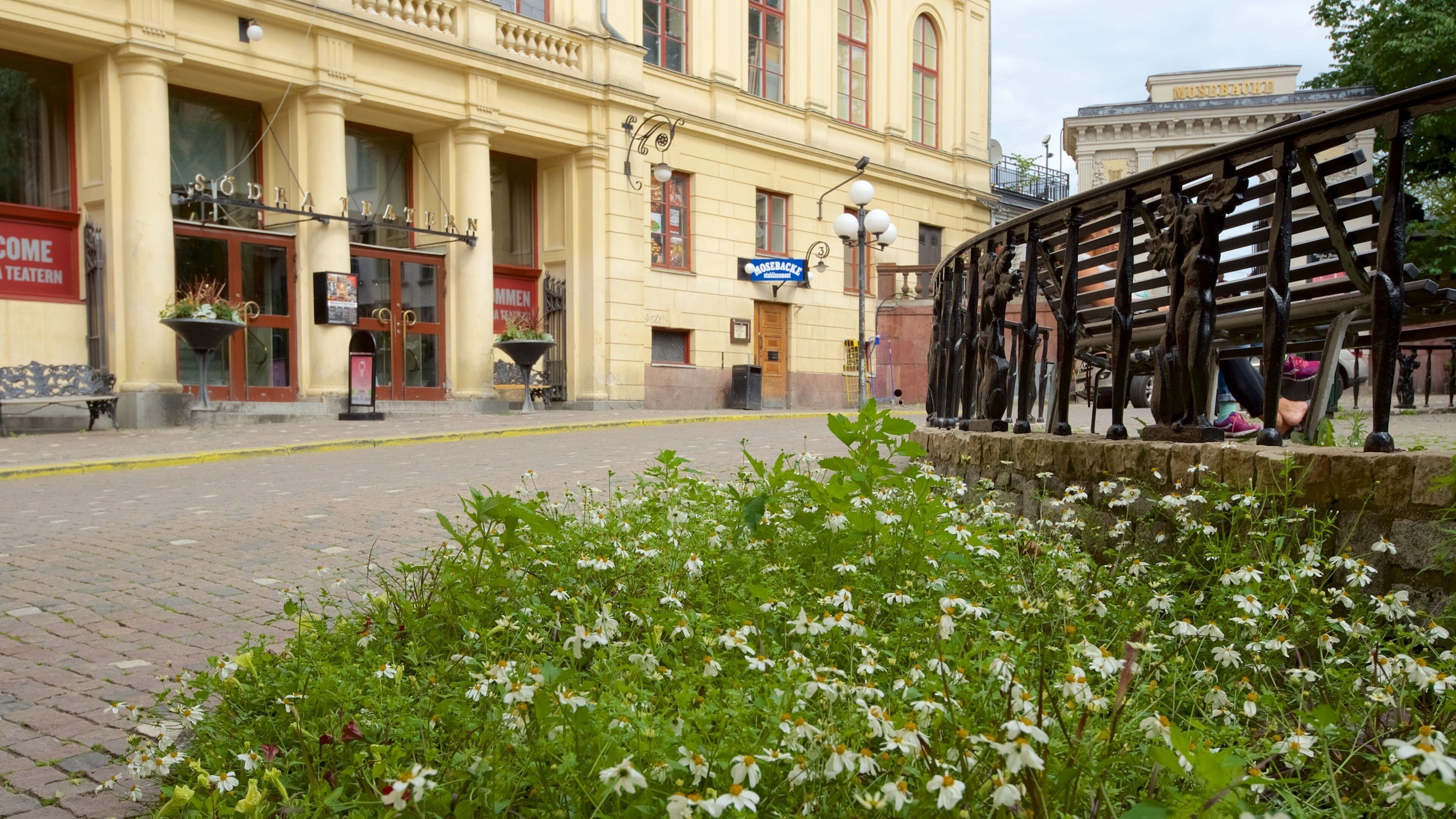 Södra teater og byder på en park