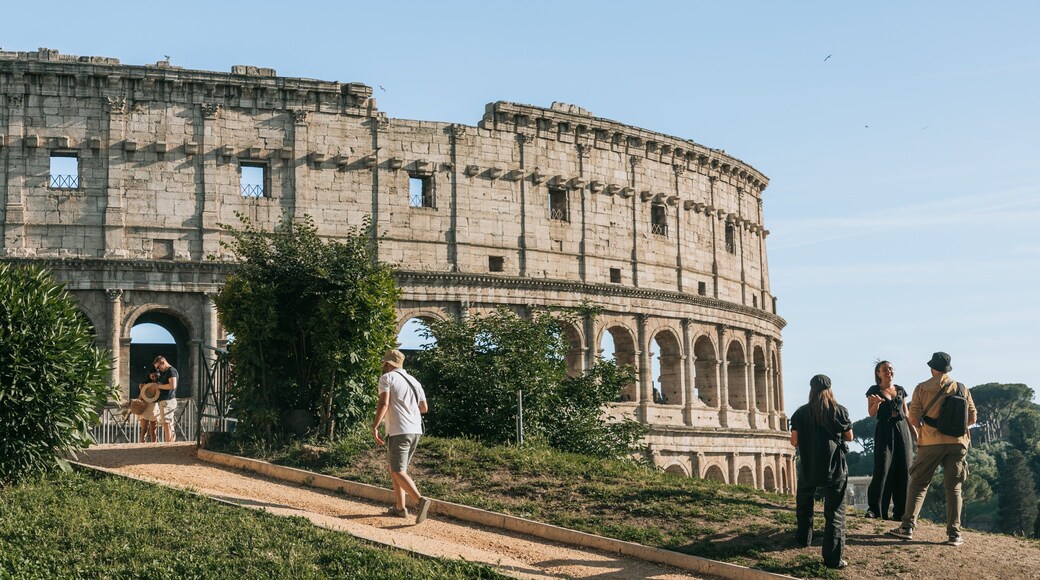 Monti featuring a ruin and heritage architecture as well as a small group of people
