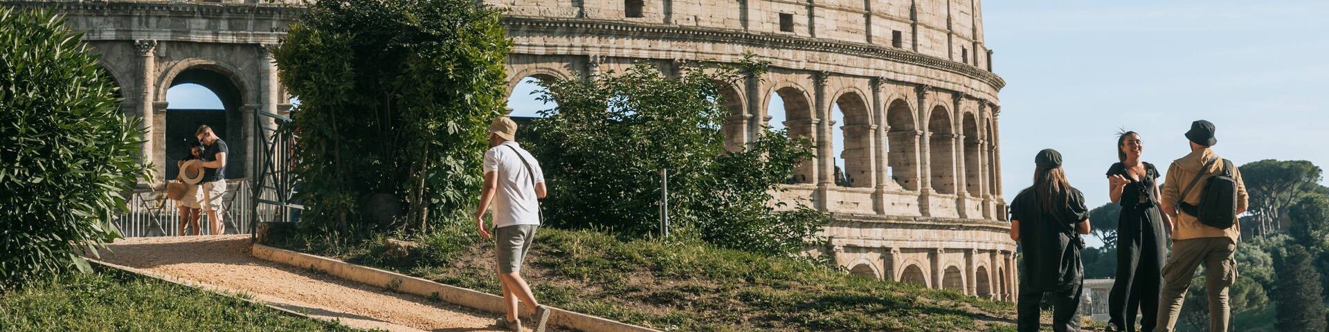 Monti featuring a ruin and heritage architecture as well as a small group of people
