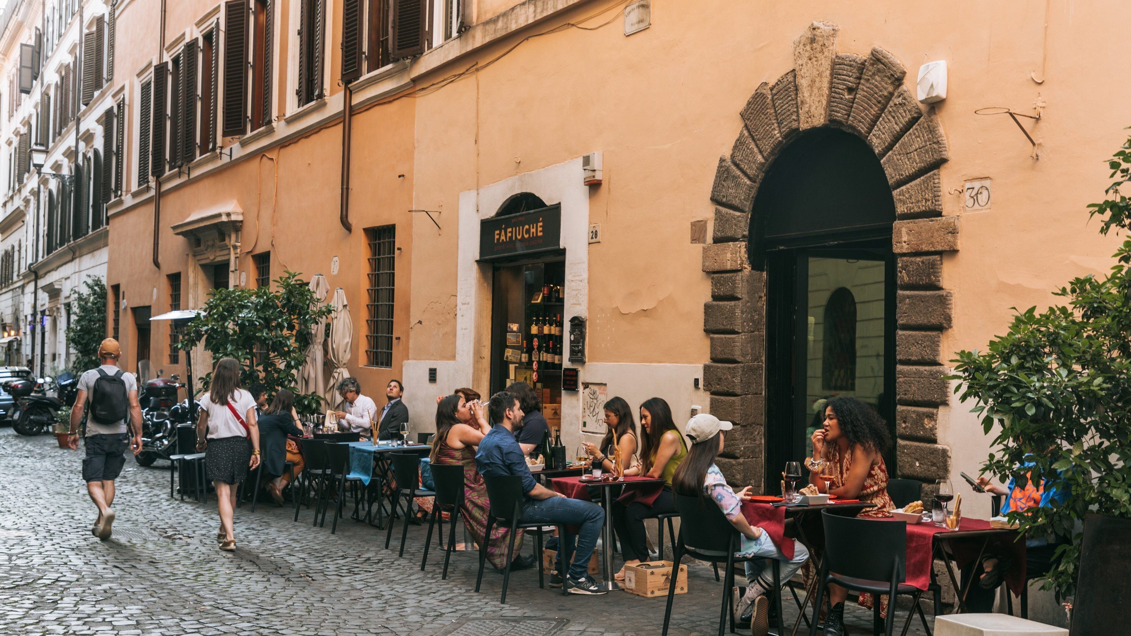 Monti which includes street scenes and outdoor eating