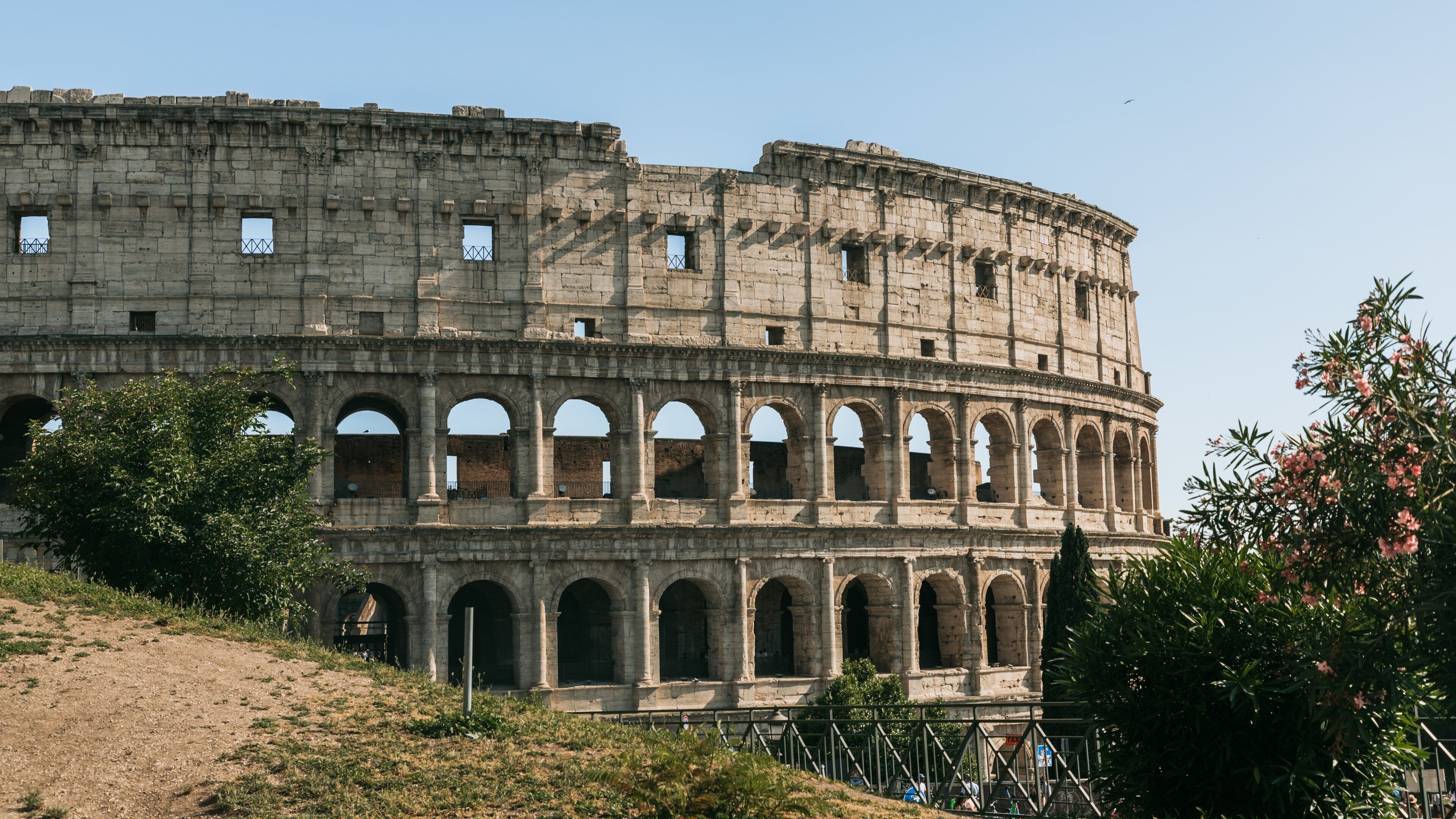 Monti which includes heritage architecture, a monument and building ruins
