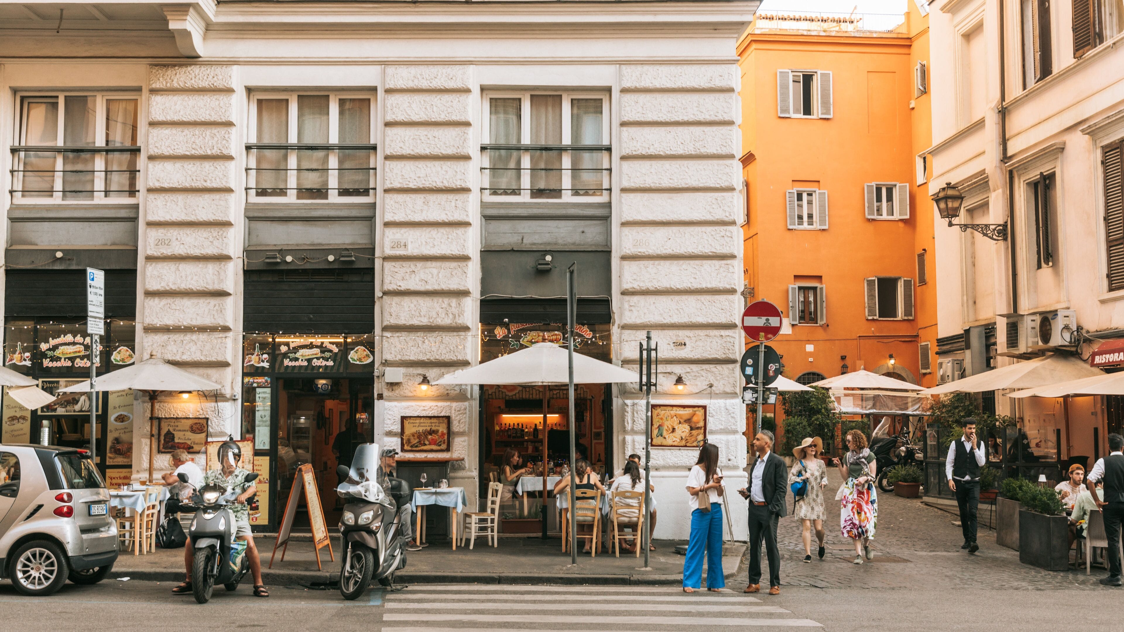 Monti featuring street scenes and a city