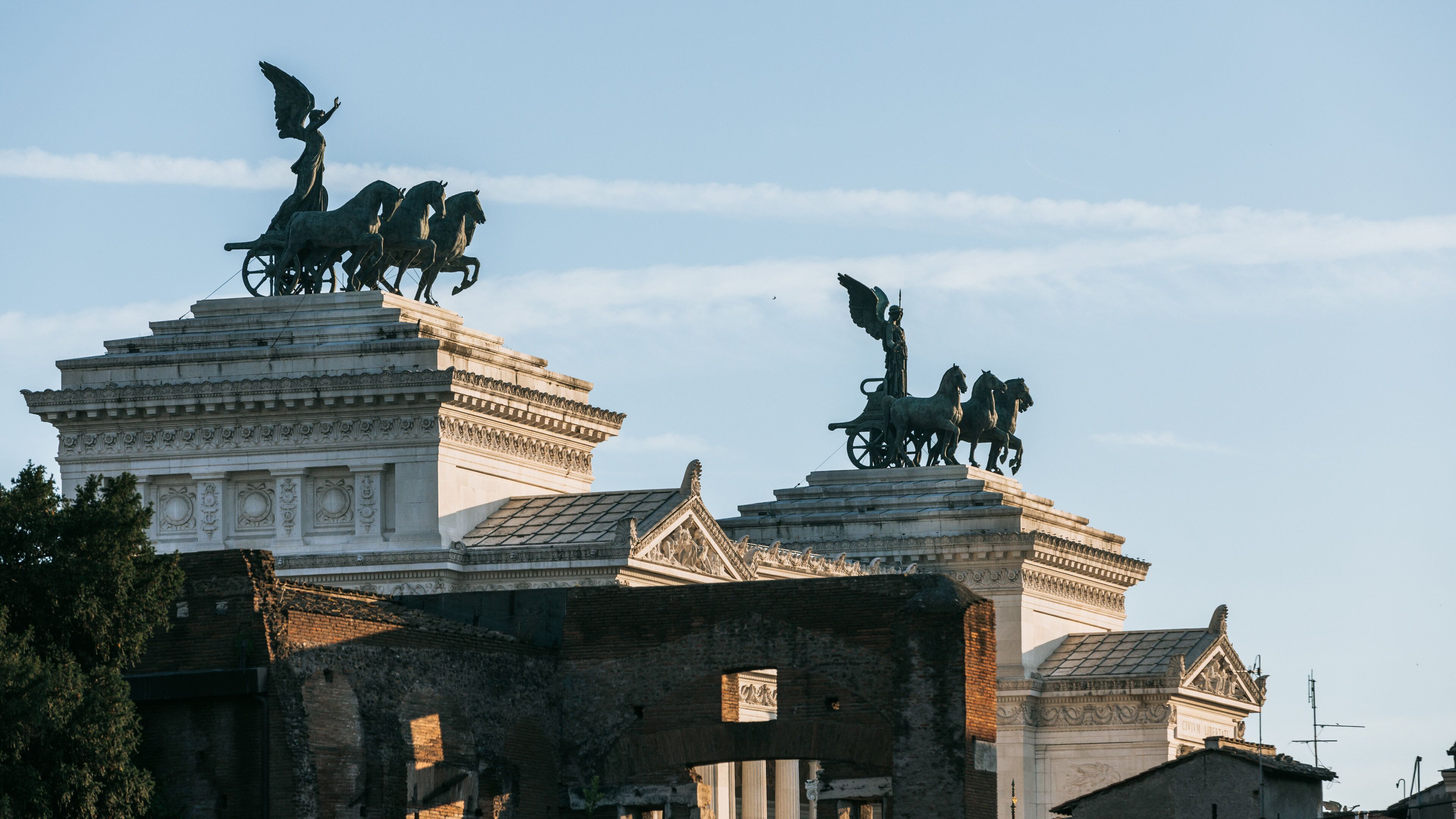 Monti showing a statue or sculpture and heritage architecture