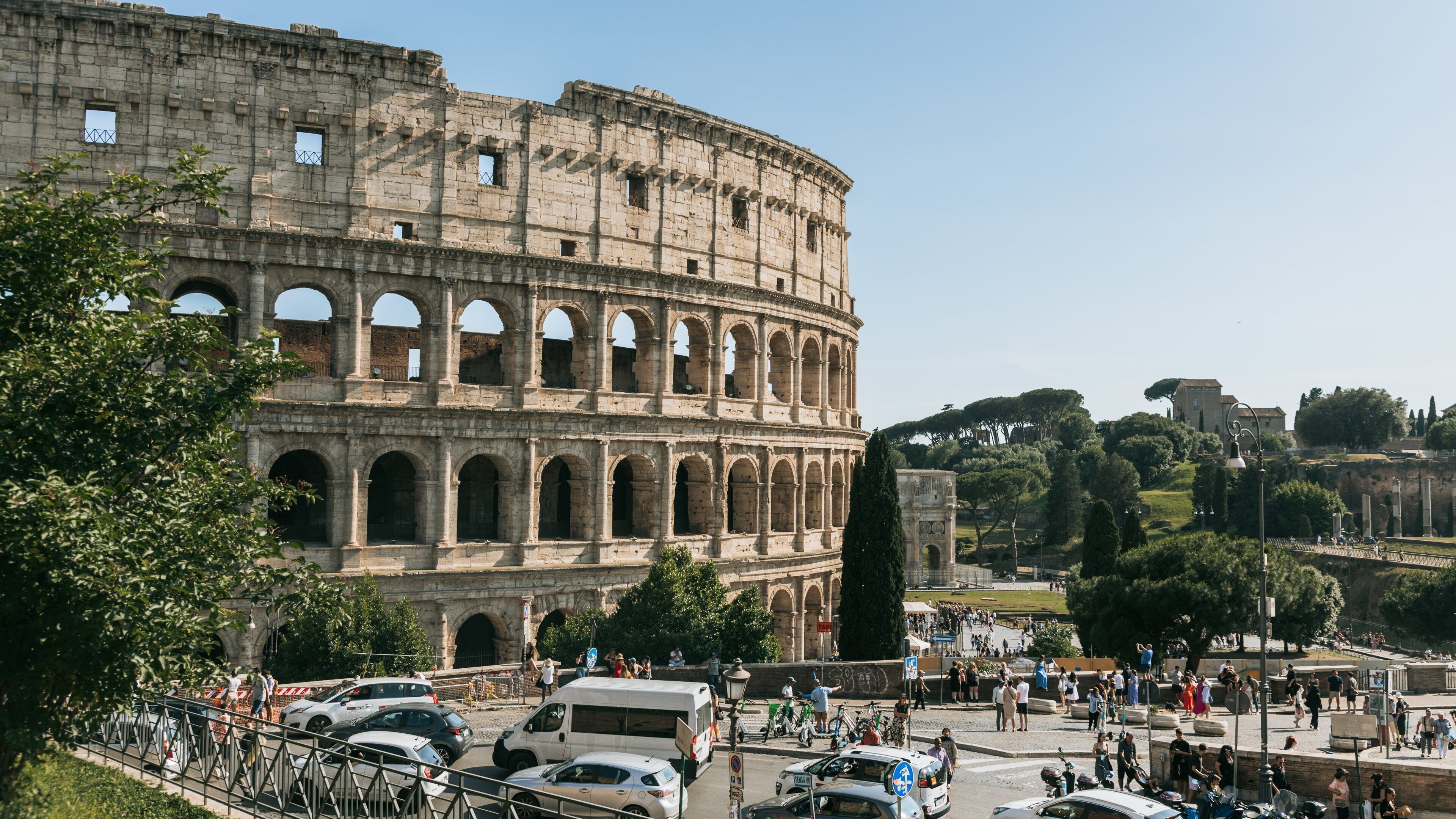 Monti showing heritage architecture and building ruins