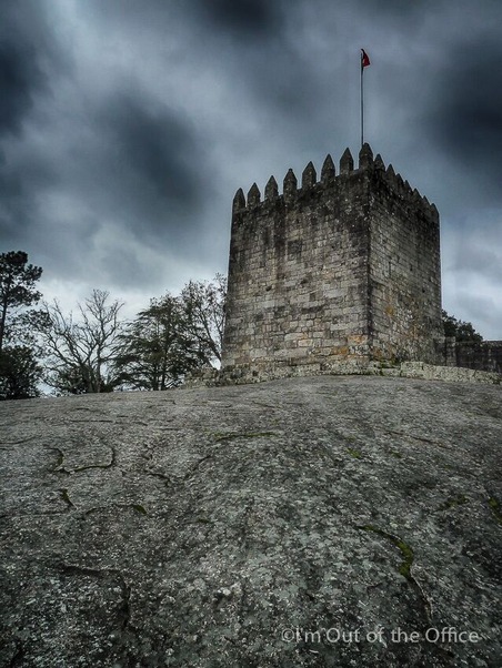 The Lanhoso Castle, Located in Póvoa de Lanhoso, is regarded as one of the most imposing castles in Portugal. Built on top of the Pilar Hill - the largest granite monolith in the country, the Castle was very important regarding the conquest and formation of the Kingdom of Portugal.
It was classified as National Monument in 1910.