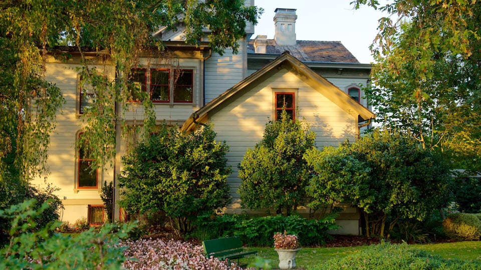 Bush House Museum which includes a house and a park