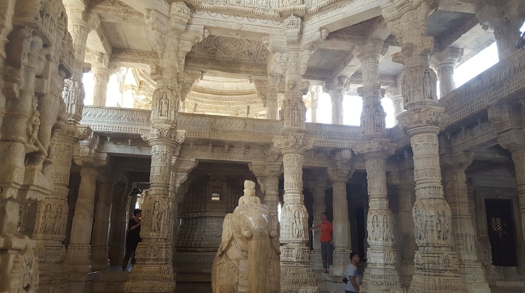 Surrounded by 1444 pillars with each of them different from other, Ranakpur Jain Temple is one of the architectural splendors to visit during the Rajasthan tour.
#ranakpur #jaintemple #spiritual #troveron #architecture #rajasthan #incredibleindia #india #asia