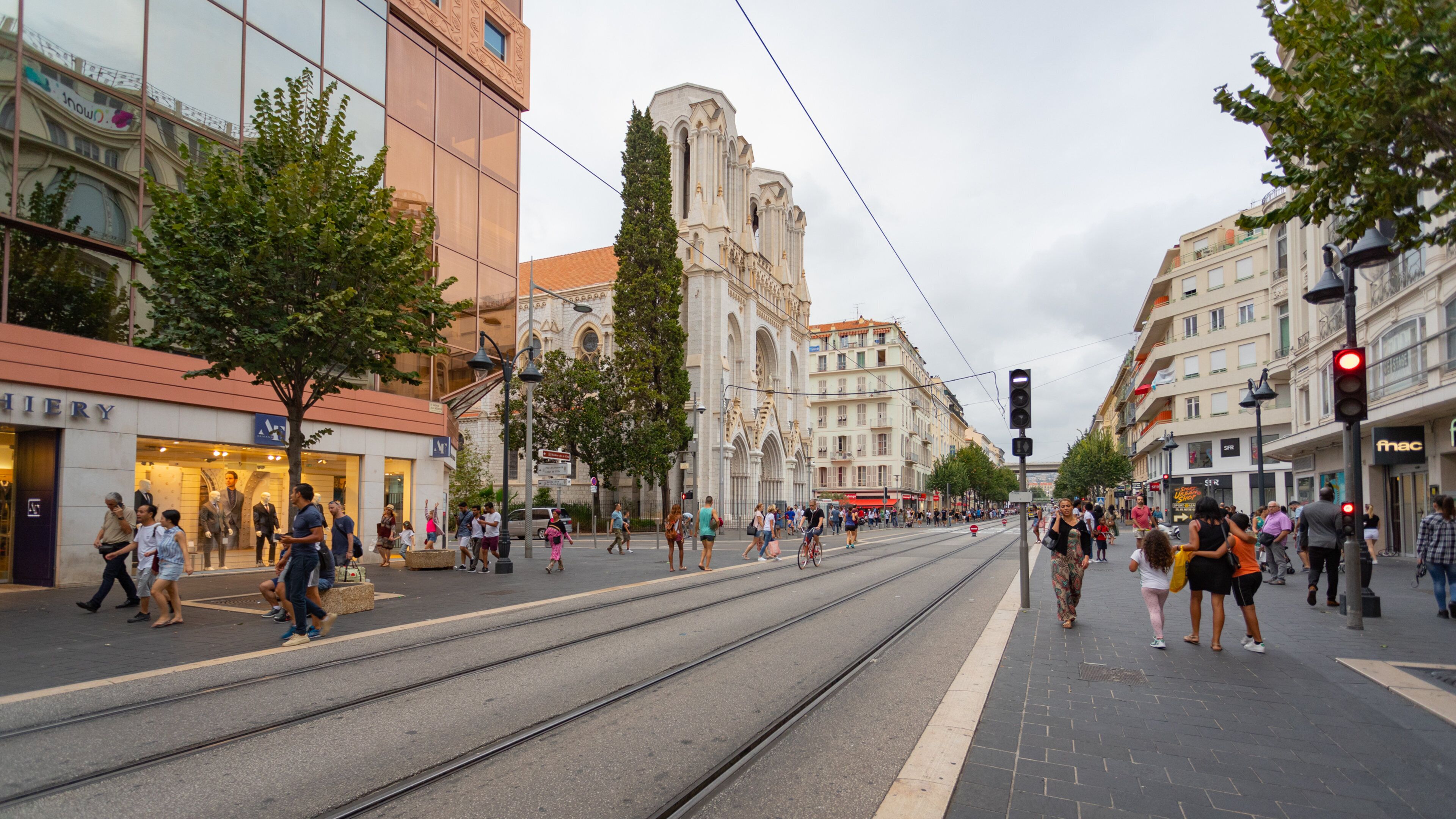 Basilique Notre Dame which includes a city
