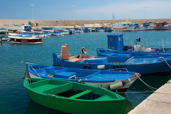 Gallipoli Port which includes general coastal views and a marina