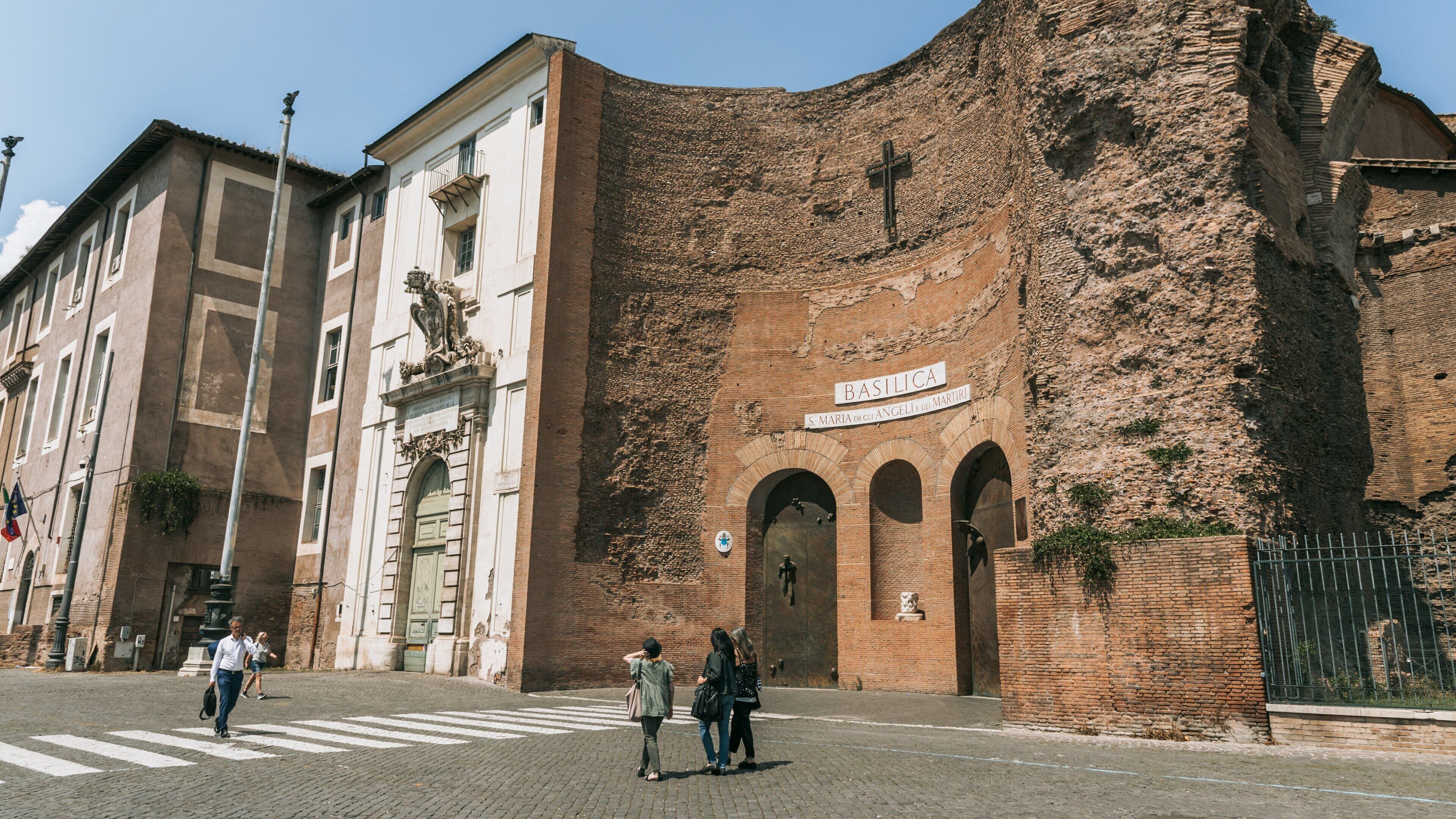 Repubblica showing heritage architecture, building ruins and street scenes