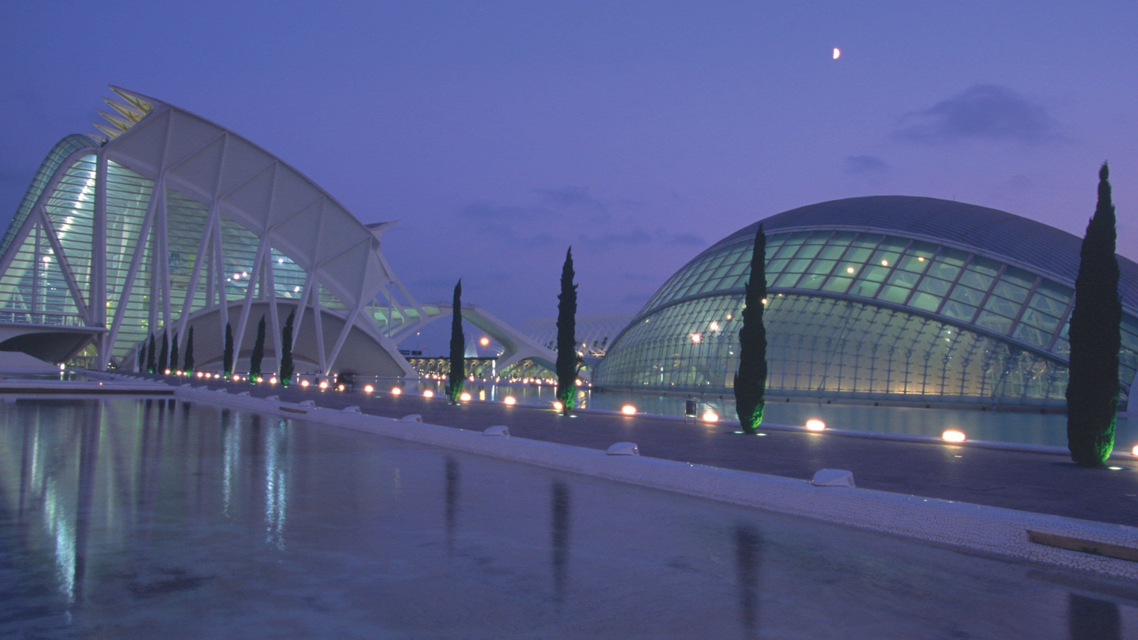 Ciudad de las Artes y las Ciencias mostrando arquitetura moderna e cenas noturnas