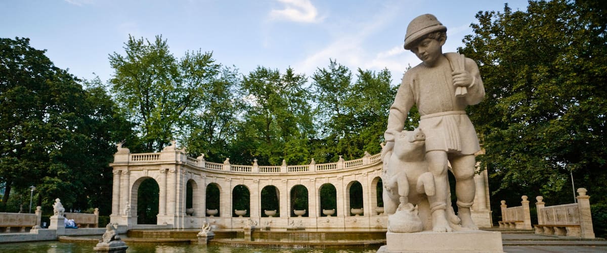 BDXY68 Hans im Glueck, Lucky Hans, fairytale fountain Volkspark am Friedrichshain, Friedrichshain, Berlin, Germany, Europe