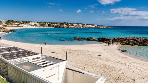 Salento, spiaggia con acque blu cristalline - Marina di Pulsano, Taranto, Puglia, Italia