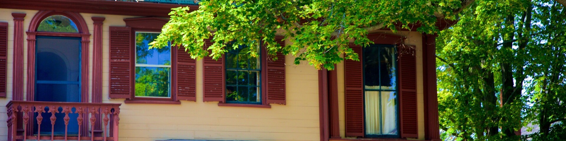 Skolfield-Whittier House showing a house