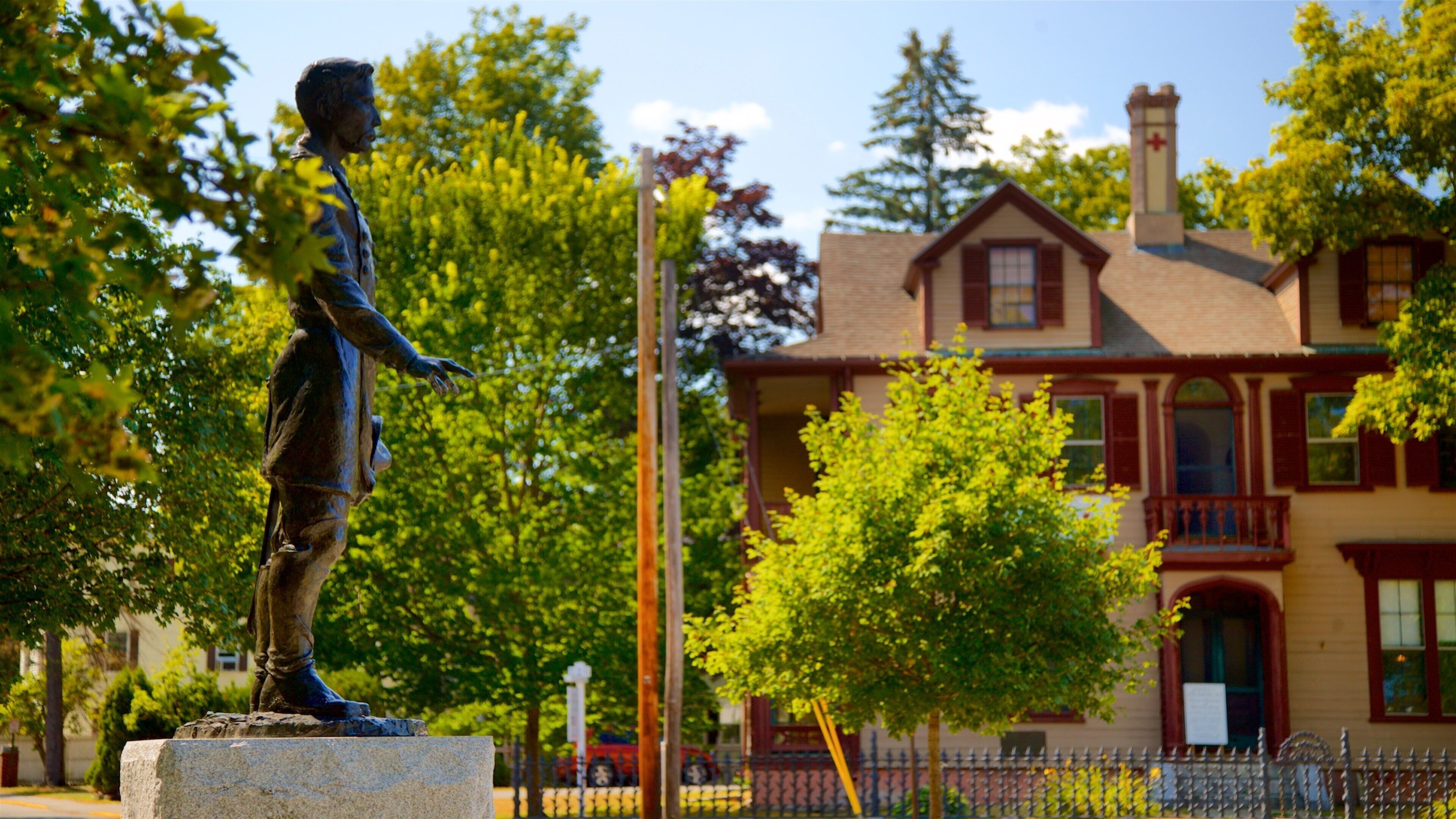 บ้านสโกลฟิลด์-วิตทิเออร์ ซึ่งรวมถึง บ้าน และ อนุสาวรีย์หรือรูปปั้น