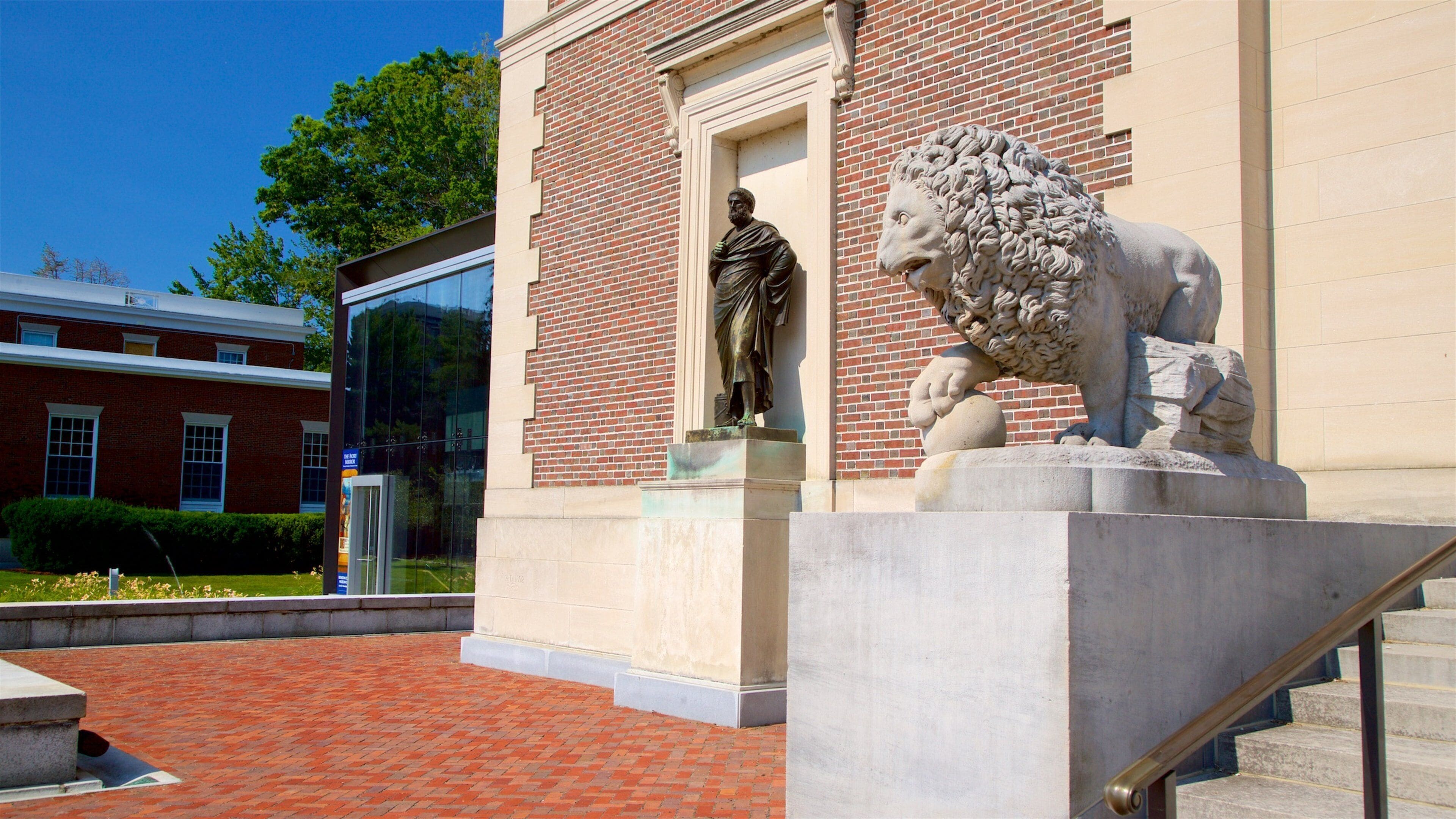 鮑登學院美術館 其中包括 雕像或雕塑 和 傳統元素