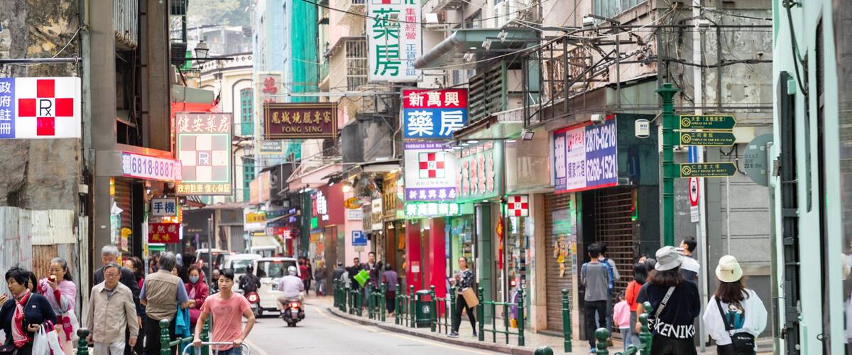 Almeida Ribeiro Street featuring a city and street scenes