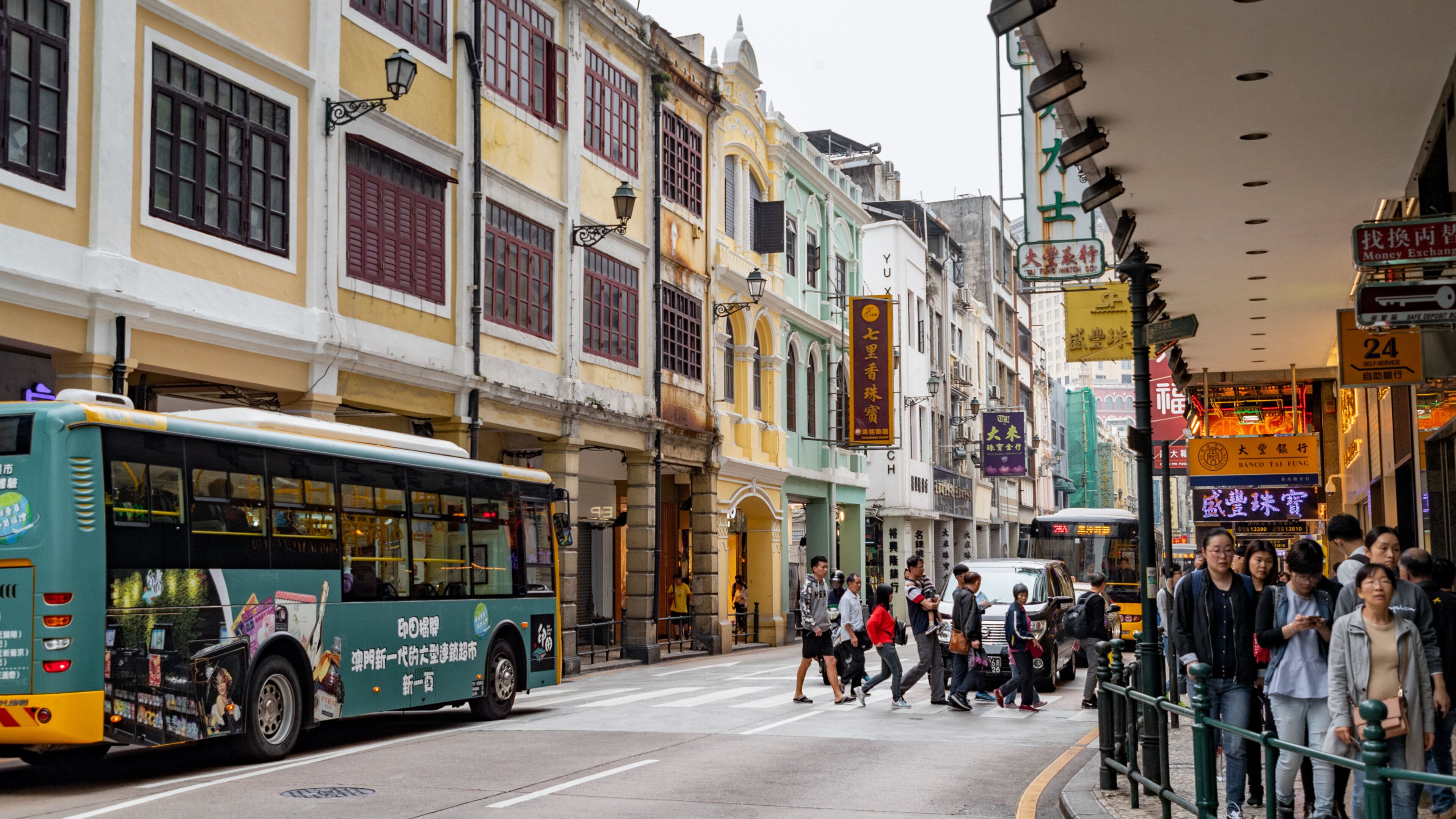 Almeida Ribeiro Street which includes a city and street scenes