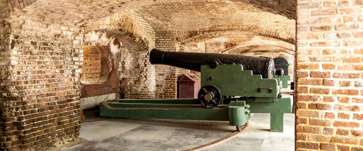 Fort Sumter featuring heritage elements, interior views and military items