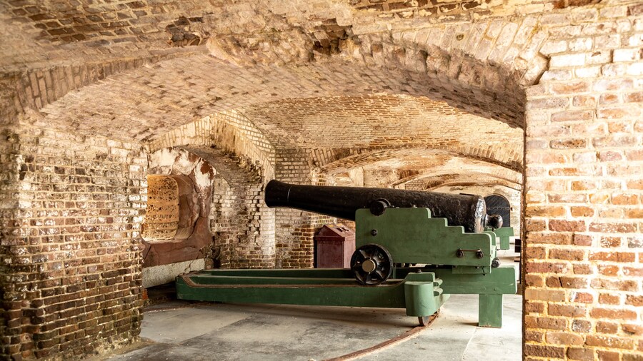 Fort Sumter featuring heritage elements, interior views and military items