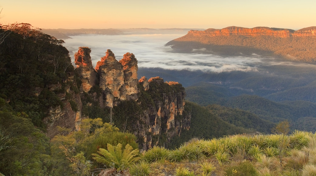 Three Sisters, Shutterstock ID 549611104, Purchase Order: SP-1822 ANZ-18120 Wotif Search Engine - Destination Imagery, Order Number: , Client/Licensee: Wotif, Other: