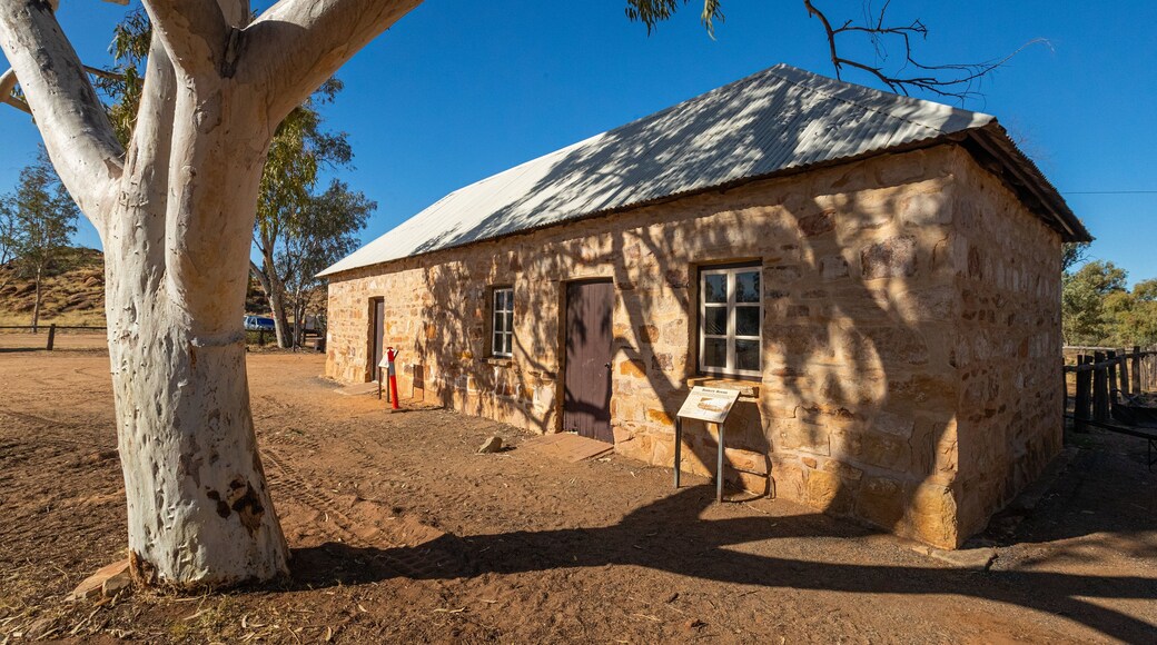 Alice Springs Telegraph Station showing a small town or village, farmland and heritage elements
