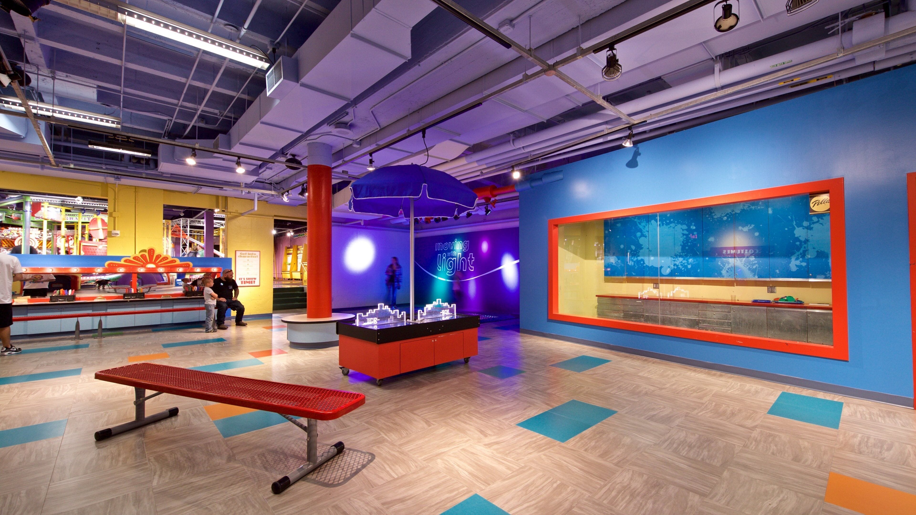 Museo de los Niños de Omaha que incluye vistas interiores