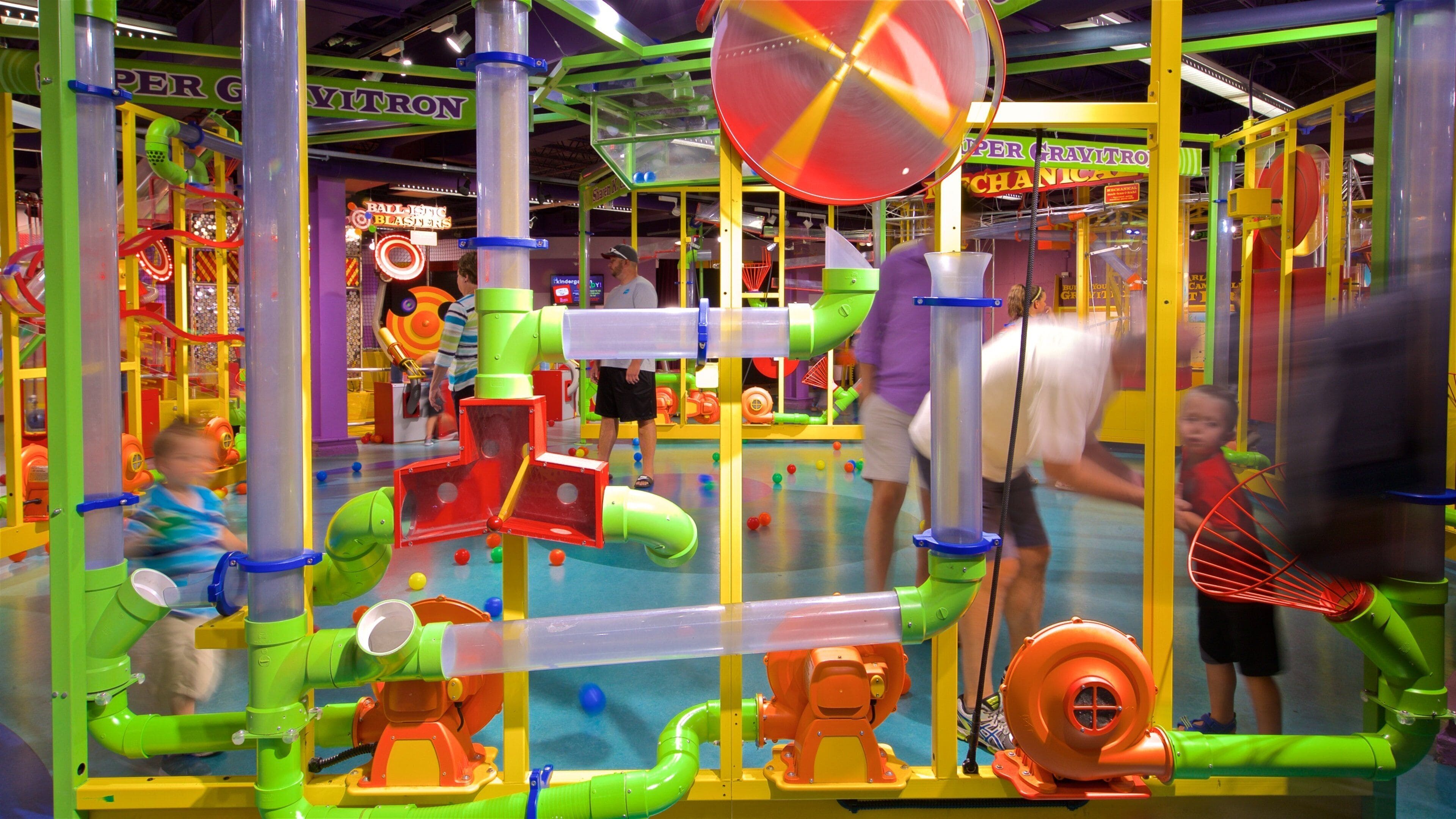 Musée des enfants d\'Omaha qui includes vues intérieures aussi bien que famille